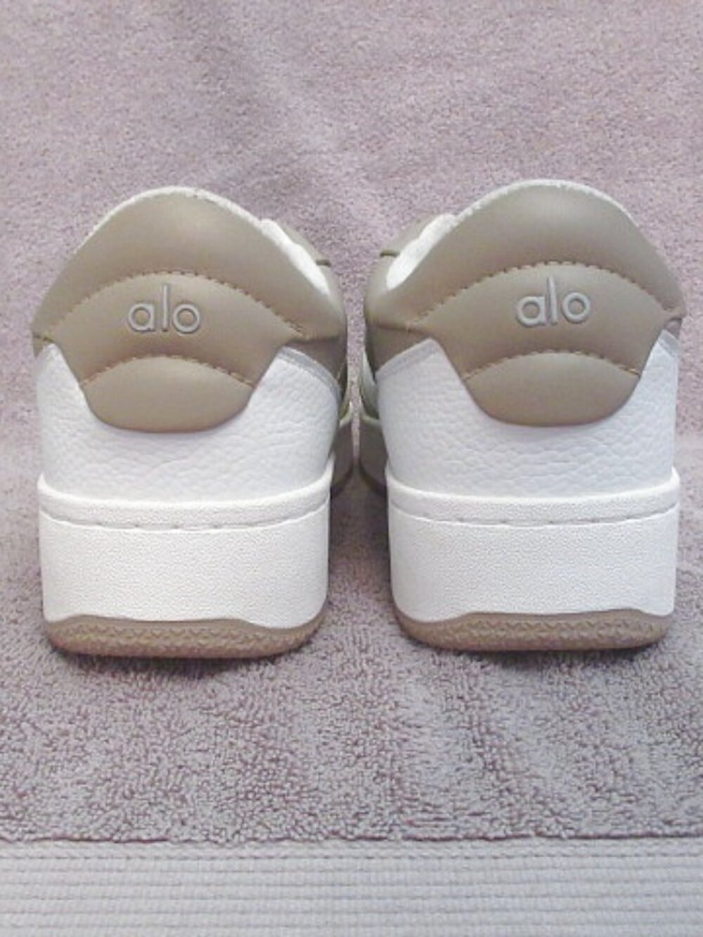 ALO Recovery Mode Sneaker Womens 10 Comfort Cushioned Foam Vegan Leather Arch - Picture 8 of 9